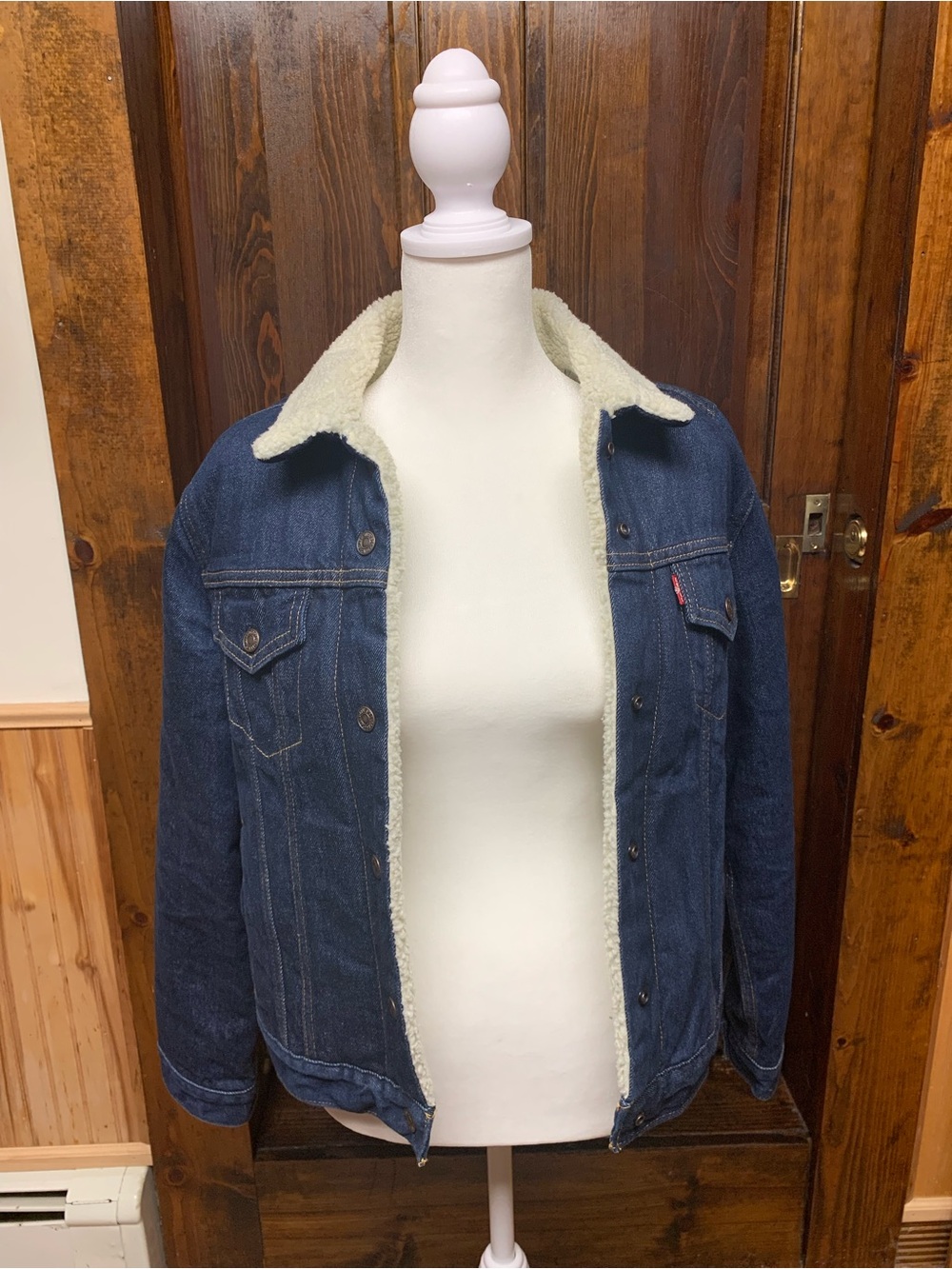Women’s Levi's Dark Blue Denim Jacket w/Cream Sherpa Collar sz M
